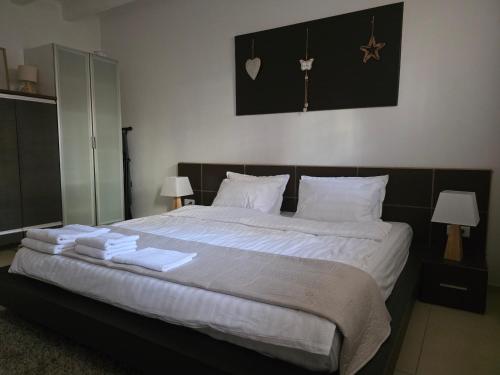 Calm & Central Apartments photo 7